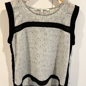 Hi lo blouse size small, excellent condition